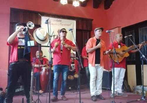 Moneda Nacional sigue sonando en talla