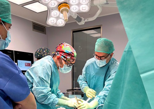 El Hospital Quirónsalud Córdoba realiza con éxito una intervención de reemplazo parcial de rodilla mediante prótesis