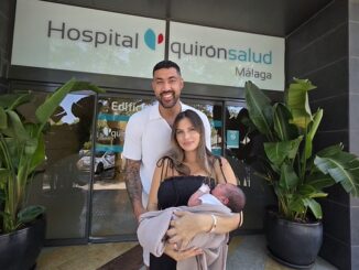 El jugador de baloncesto Augusto Lima y su mujer, padres de un niño en el Hospital Quirónsalud Málaga