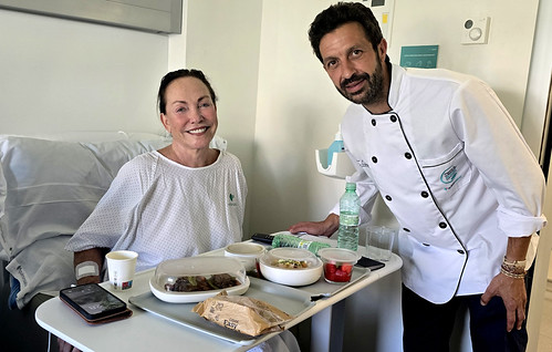El chef Iván Cerdeño acerca la alta cocina saludable a pacientes, profesionales y visitantes del Hospital Quirónsalud Marbella El chef Iván Cerdeño acerca la alta cocina saludable a pacientes, profesionales y visitantes del Hospital Quirónsalud Marbella