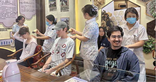 Once estudiantes internacionales descubren la fascinante región china de Yichun Once estudiantes internacionales descubren la fascinante región china de Yichun