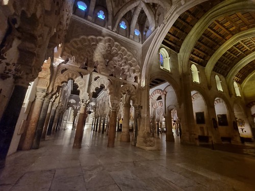La Mezquita-Catedral de Córdoba: piedra, fe y controversia bajo un mismo techo La Mezquita-Catedral de Córdoba: piedra, fe y controversia bajo un mismo techo